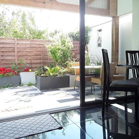 Maisonnette 28 M2 Au Fond Du Jardin Calme&Confort モンドヴィル エクステリア 写真