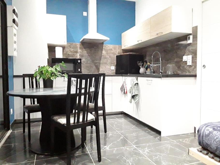 Maisonnette 28 M2 Au Fond Du Jardin Calme&Confort モンドヴィル エクステリア 写真