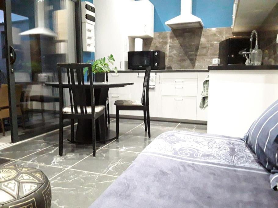 Maisonnette 28 M2 Au Fond Du Jardin Calme&Confort モンドヴィル エクステリア 写真