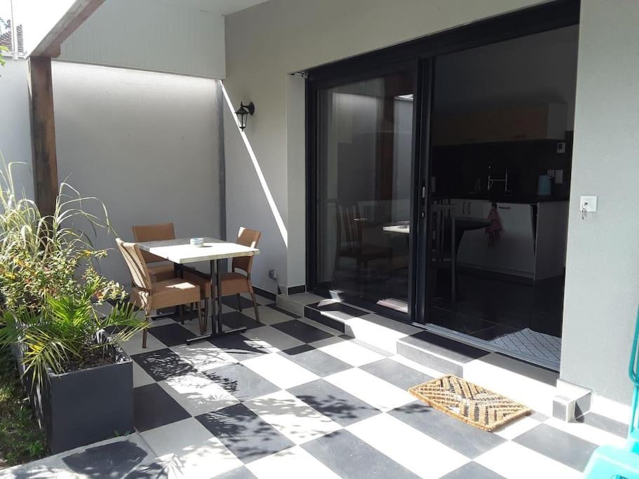 Maisonnette 28 M2 Au Fond Du Jardin Calme&Confort モンドヴィル エクステリア 写真