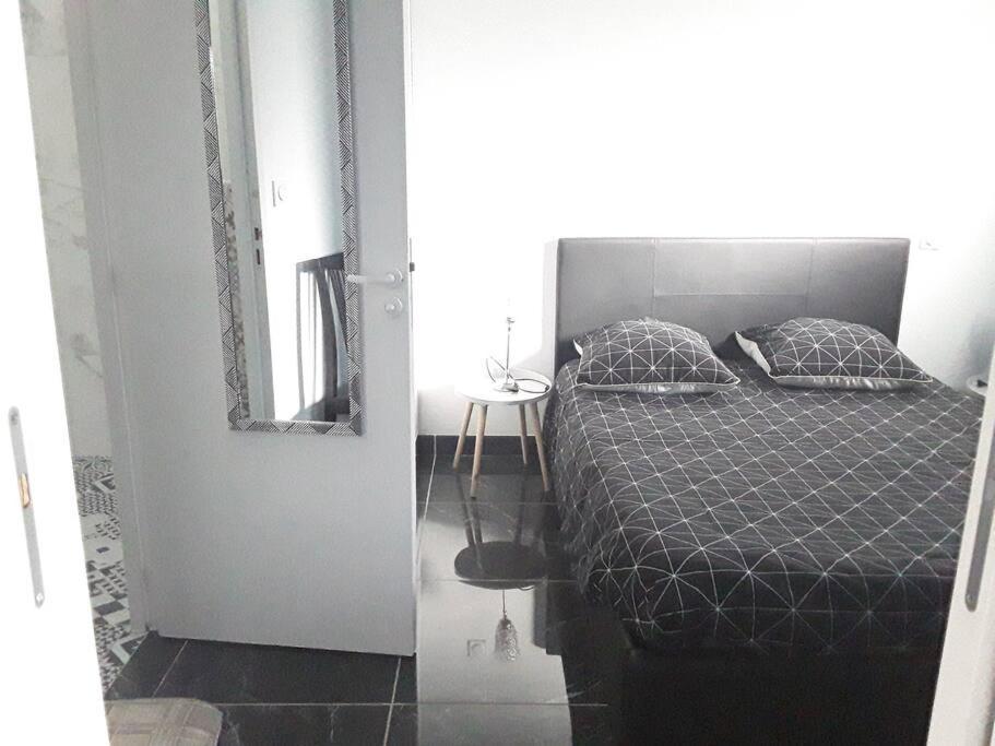 Maisonnette 28 M2 Au Fond Du Jardin Calme&Confort モンドヴィル エクステリア 写真