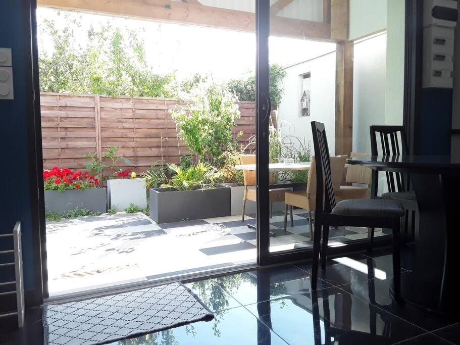 Maisonnette 28 M2 Au Fond Du Jardin Calme&Confort モンドヴィル エクステリア 写真